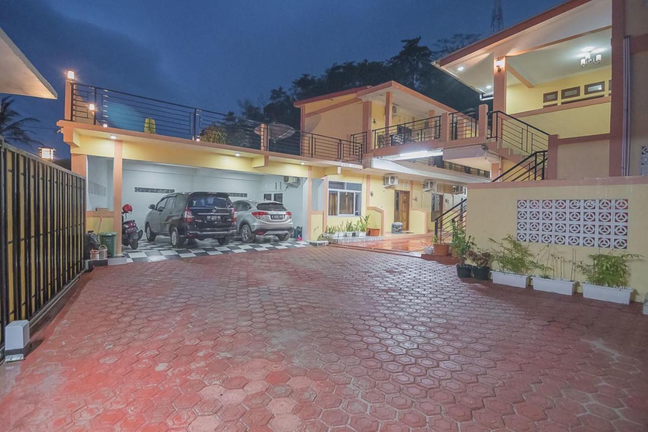 Reddoorz Near Rsud Dr Abdul Aziz Singkawang Hotell Exteriör bild